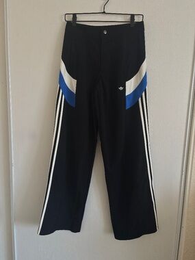 WOMEN'S ADIDAS BLOCKING TRACK PANT SIZE 0 BLACK, BLUE AND WHITE DETAILS